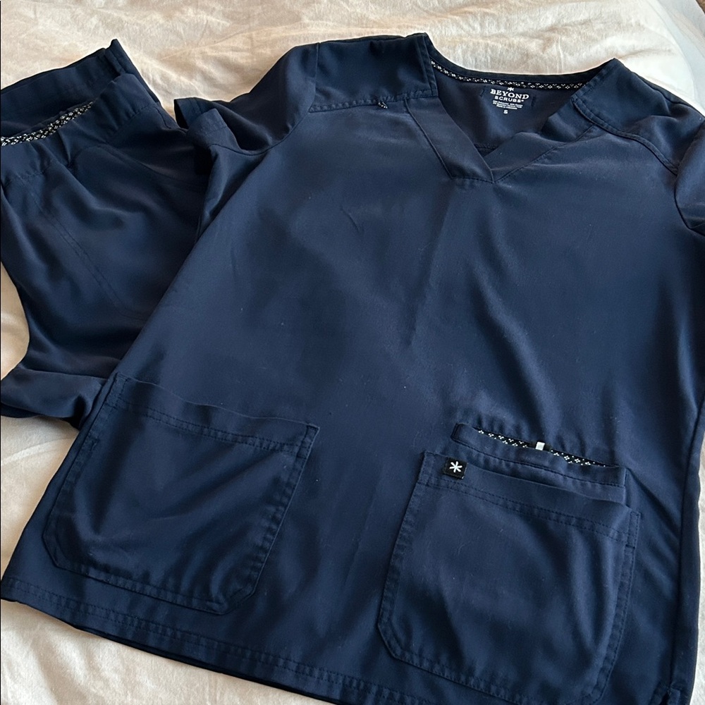 Beyond Scrubs set size small